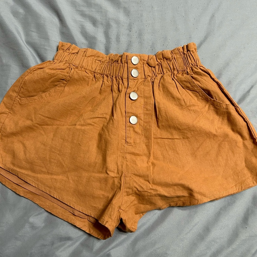 Women’s size medium paper bag shorts.